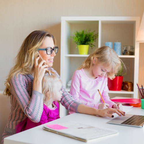 ¿Cómo tener una entrevista de negocios/trabajo virtual con 2 niños de 4 años en casa?